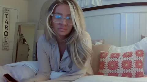 Snapshot of southernbarbii chatting on December 29, 11:40 am Your Barbii online show from December 29, 11:40 am