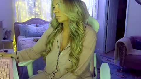 Snapshot of southernbarbii chatting on January 19, 11:45 am Your Barbii online show from January 19, 11:45 am