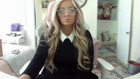 Snapshot of southernbarbii chatting on February 18, 3:21 pm Your Barbii online show from February 18, 3:21 pm