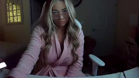 Snapshot of southernbarbii chatting on February 20, 10:37 am Your Barbii online show from February 20, 10:37 am