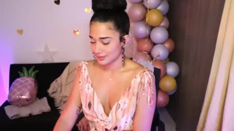 Snapshot of soytropicalfruit chatting on December 13, 11:17 pm You want to talk to me more personal follow me in My Channel VIP 50 the discount online show from December 13, 11:17 pm