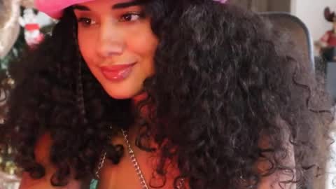 Snapshot of soytropicalfruit chatting on December 26, 9:47 pm You want to talk to me more personal follow me in My Channel VIP 50 the discount online show from December 26, 9:47 pm