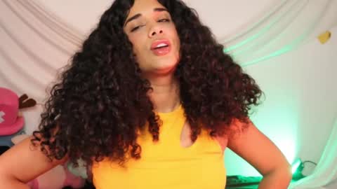 Snapshot of soytropicalfruit chatting on March 2, 11:31 pm You want to talk to me more personal follow me in My Channel VIP 50 the discount online show from March 2, 11:31 pm