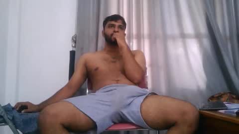 Snapshot of spicybuoy chatting on November 18, 4:39 am spicybuoy online show from November 18, 4:39 am