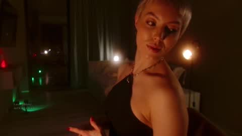 Elizabeth online show from November 19, 5:13 pm