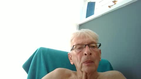 Snapshot of sportigan01 chatting on November 2, 11:01 am sportigan01 online show from November 2, 11:01 am