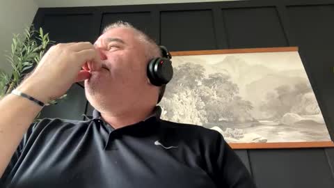 sprtsnut33 online show from December 1, 7:19 pm