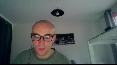 Snapshot of ssenzo chatting on December 4, 7:06 am ssenzo online show from December 4, 7:06 am