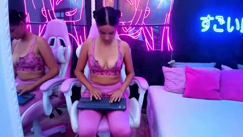 staarlightt online show from September 24, 8:23 pm