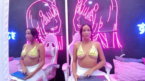 staarlightt online show from October 4, 10:30 pm