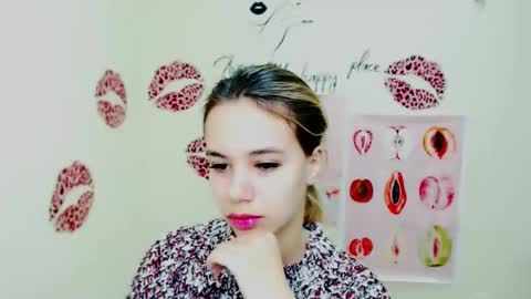 Snapshot of stacy_gr chatting on December 9, 7:28 am Stacy online show from December 9, 7:28 am