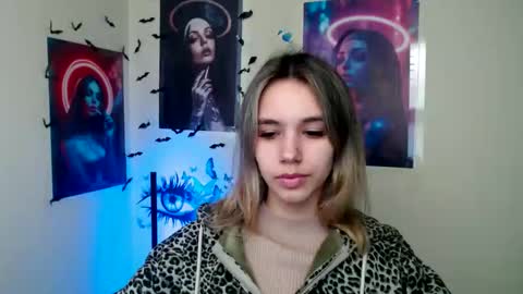 Snapshot of stacy_gr chatting on October 20, 12:27 pm Stacy online show from October 20, 12:27 pm