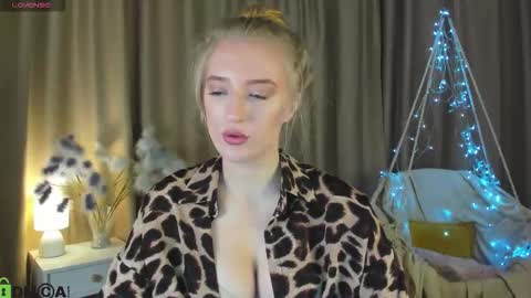 Stacy Mon Tue Wed Thu Fri Sun GMT GMT 3 1000am - 0400pm  online show from November 22, 8:46 am