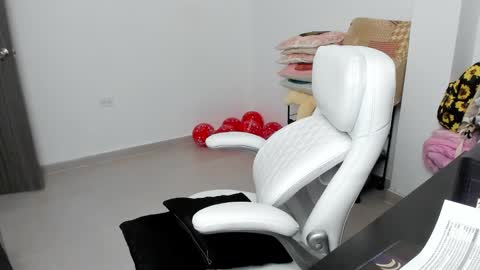 Zulma Yisset online show from February 18, 1:43 am