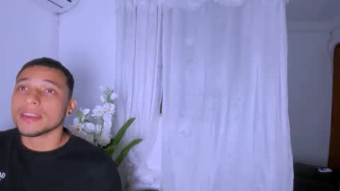 Snapshot of stan_blu chatting on November 9, 8:45 am stan_blu online show from November 9, 8:45 am