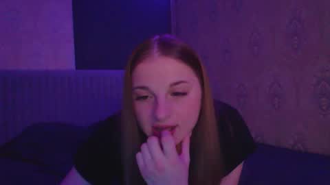 Snapshot of star_girlish chatting on December 16, 11:10 pm star_girlish online show from December 16, 11:10 pm