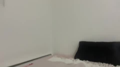 starqueenieee online show from September 19, 2:57 am