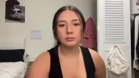 starqueenieee online show from October 27, 1:31 am