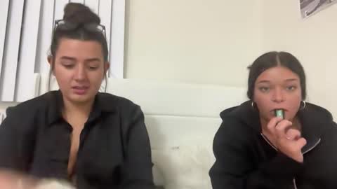 starqueenieee online show from November 7, 1:05 am