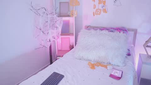 Yoko online show from October 21, 1:34 pm