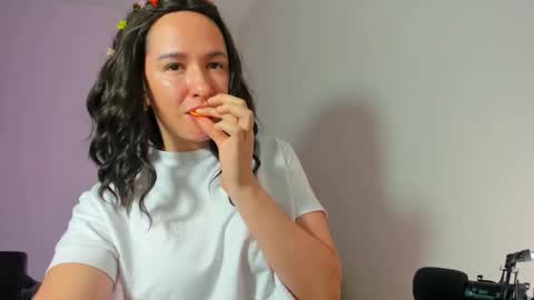 stayluna online show from December 16, 8:03 pm