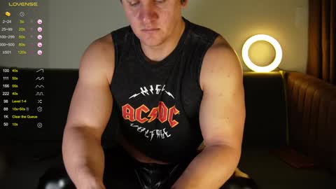 Snapshot of steevemuscle chatting on December 31, 2:29 am Steeve online show from December 31, 2:29 am