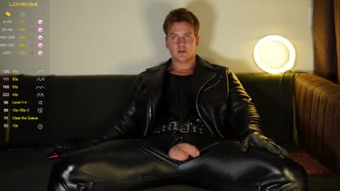 Snapshot of steevemuscle chatting on February 21, 5:24 am Steeve online show from February 21, 5:24 am