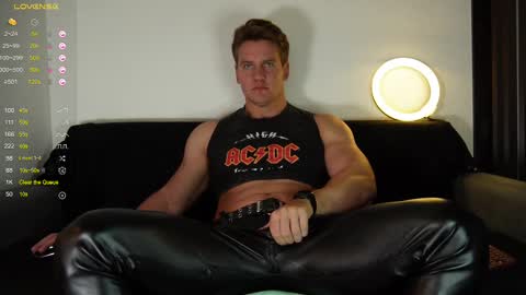 Snapshot of steevemuscle chatting on March 2, 4:39 am Steeve online show from March 2, 4:39 am