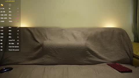 Snapshot of steevemuscle chatting on November 19, 2:33 am Steeve online show from November 19, 2:33 am