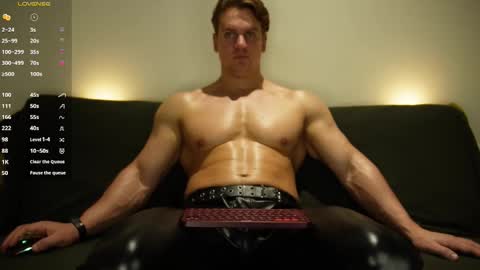 Snapshot of steevemuscle chatting on November 30, 9:35 am Steeve online show from November 30, 9:35 am