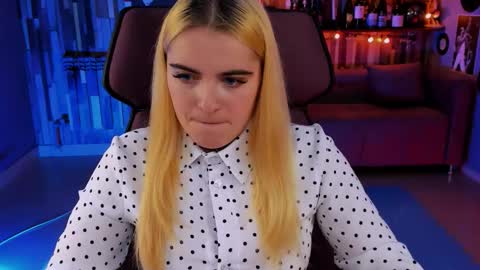 stef_nicks online show from September 9, 9:09 am