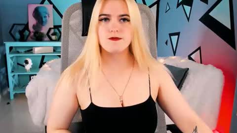stef_nicks online show from November 16, 9:04 am