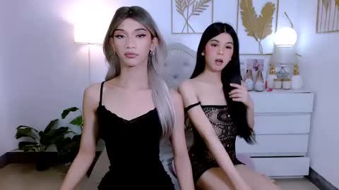 Snapshot of steffani_deluxe chatting on December 7, 7:05 am STEF online show from December 7, 7:05 am