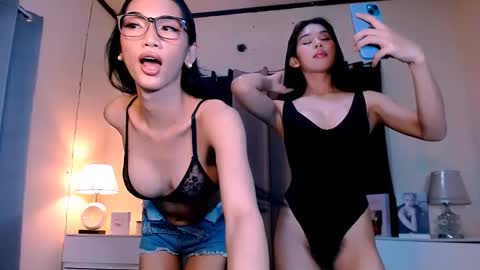 Snapshot of steffani_deluxe chatting on December 14, 7:03 am STEF online show from December 14, 7:03 am