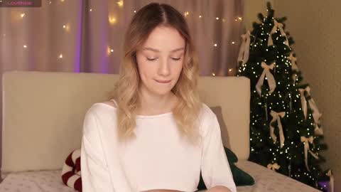 Snapshot of stela_artois chatting on December 10, 10:28 am My name is Stella Nice to meet you Fav Pattern is 111 boobs are real online show from December 10, 10:28 am