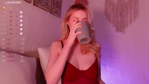 Snapshot of stela_artois chatting on February 16, 5:04 pm My name is Stella Nice to meet you Fav Pattern is 111 boobs are real online show from February 16, 5:04 pm