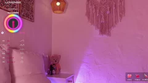 Snapshot of stela_artois chatting on February 23, 4:02 pm My name is Stella Nice to meet you Fav Pattern is 111 boobs are real online show from February 23, 4:02 pm