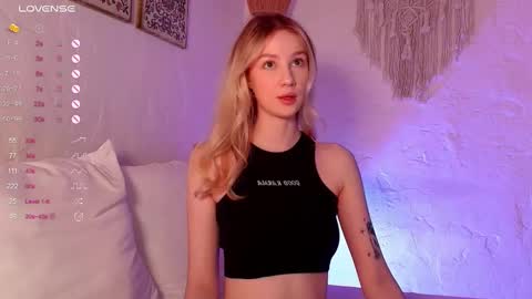 Snapshot of stela_artois chatting on March 4, 5:45 pm My name is Stella Nice to meet you Fav Pattern is 111 boobs are real online show from March 4, 5:45 pm