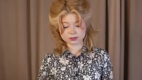 Snapshot of stela_vanila chatting on October 7, 12:41 am Stella online show from October 7, 12:41 am