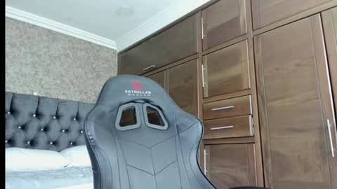 Estella online show from January 8, 1:53 am