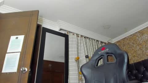 Estella online show from March 2, 2:30 am