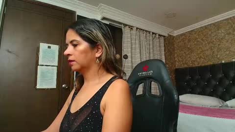 Estella online show from September 8, 7:35 pm