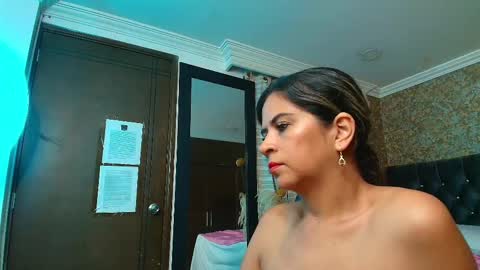 Estella online show from September 13, 8:52 pm