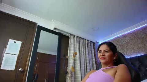 Estella online show from October 9, 9:57 pm