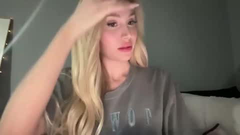 Stella Bella online show from March 7, 2:25 am