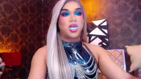 CALL ME STELLA online show from December 12, 10:45 am