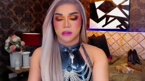 CALL ME STELLA online show from January 9, 9:59 am