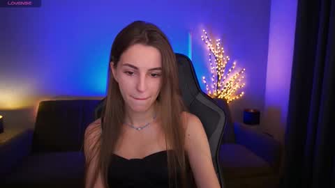 stellahoneywell online show from November 3, 1:23 pm