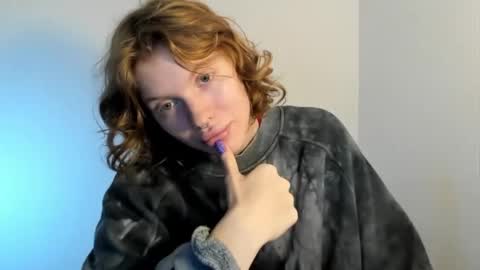 Snapshot of stellaswen chatting on October 10, 8:35 am S T E L L A online show from October 10, 8:35 am