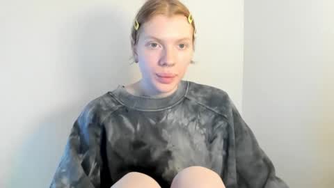 Snapshot of stellaswen chatting on November 11, 9:53 am S T E L L A online show from November 11, 9:53 am